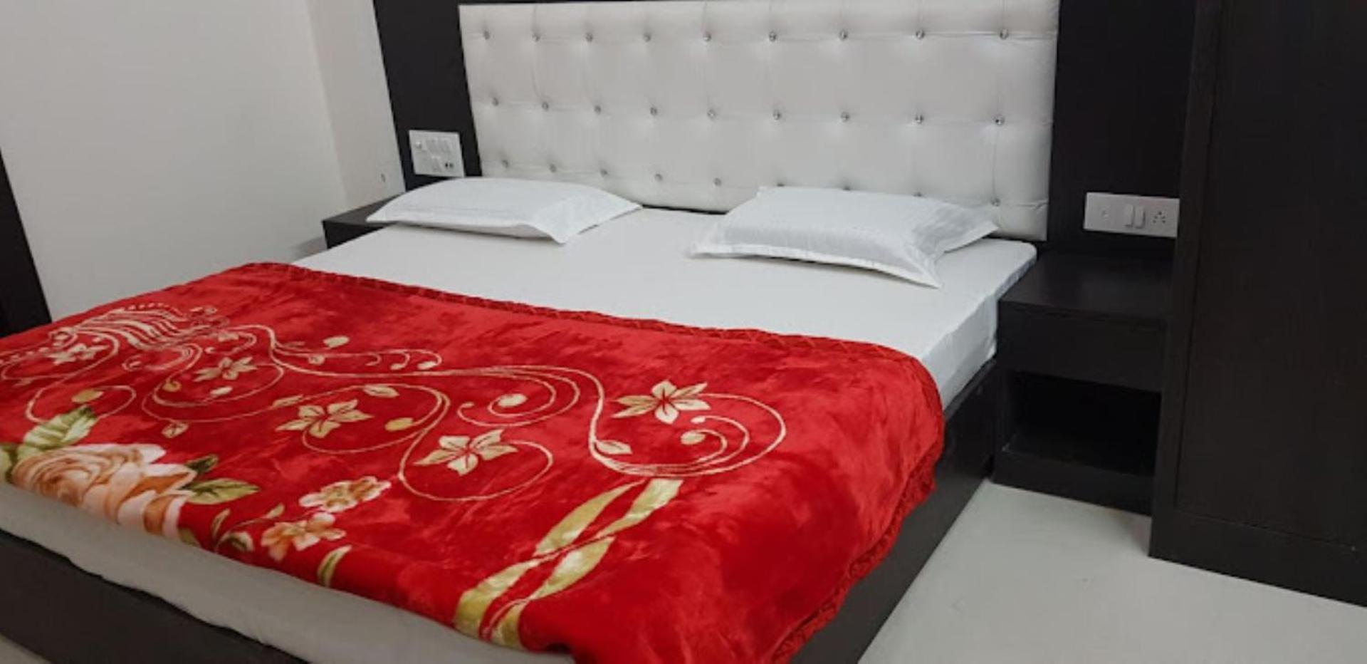 Hotel Mahabir Inn Матхура Экстерьер фото