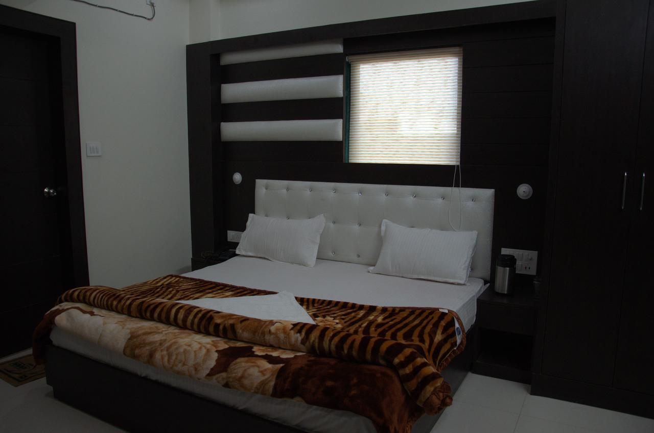 Hotel Mahabir Inn Матхура Экстерьер фото
