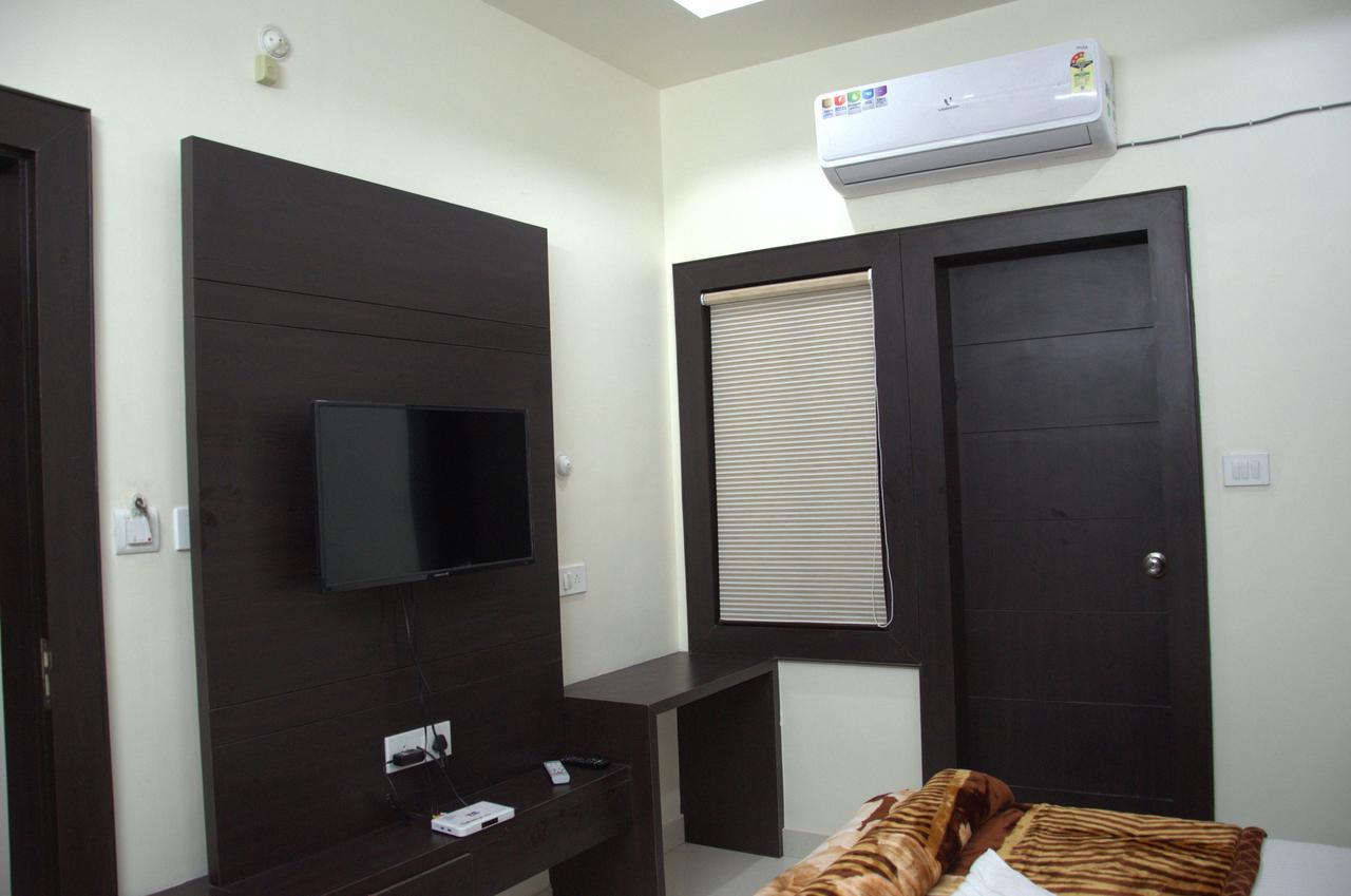 Hotel Mahabir Inn Матхура Экстерьер фото